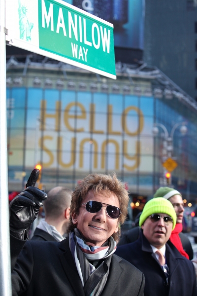 Photo Coverage: Barry Manilow Unveils 'Manilow Way' on 44th Street! Image