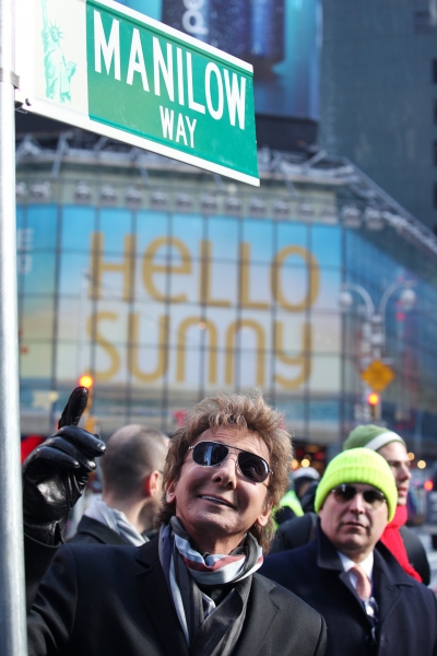 Photo Coverage: Barry Manilow Unveils 'Manilow Way' on 44th Street! Image