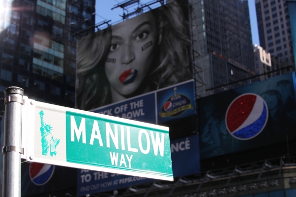 Photo Coverage: Barry Manilow Unveils 'Manilow Way' on 44th Street! Image