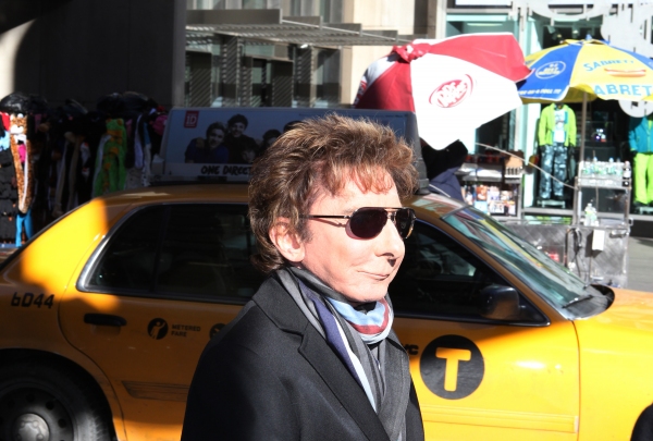 Photo Coverage: Barry Manilow Unveils 'Manilow Way' on 44th Street! Image