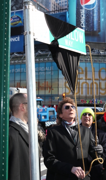 Photo Coverage: Barry Manilow Unveils 'Manilow Way' on 44th Street! Image