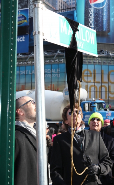 Photo Coverage: Barry Manilow Unveils 'Manilow Way' on 44th Street! Image