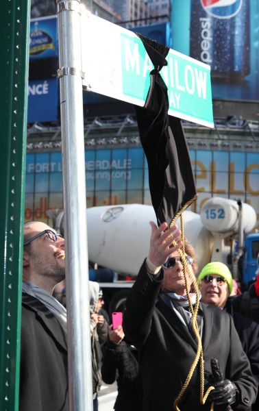 Photo Coverage: Barry Manilow Unveils 'Manilow Way' on 44th Street! Image
