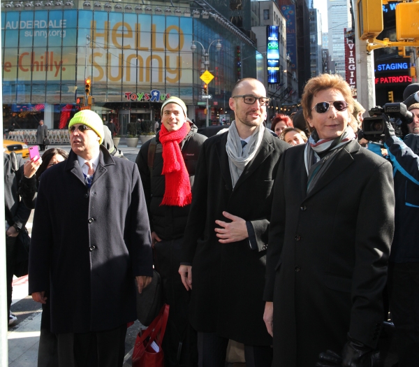 Photo Coverage: Barry Manilow Unveils 'Manilow Way' on 44th Street! Image