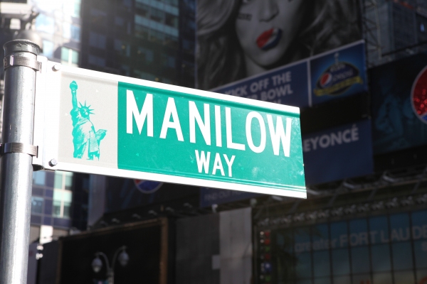 Photo Coverage: Barry Manilow Unveils 'Manilow Way' on 44th Street! Image
