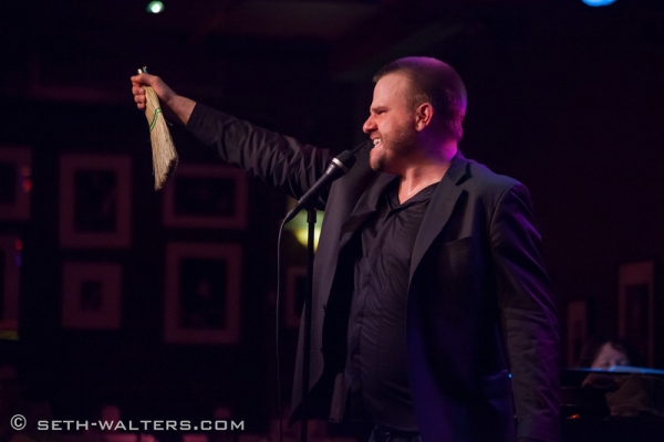 Photo Flash: Stephen Wallem Plays Broadway at Birdland! Image