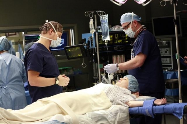 Photo Flash: GREY'S ANATOMY's 'The Face of Change,' Airing 2/7 Image