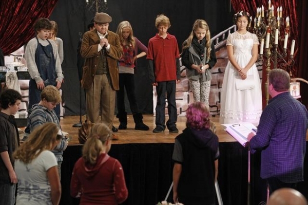 Photo Flash: MODERN FAMILY Does PHANTOM! Image