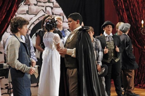 Photo Flash: MODERN FAMILY Does PHANTOM! Image