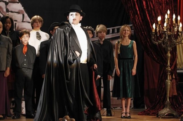 Photo Flash: MODERN FAMILY Does PHANTOM! Image