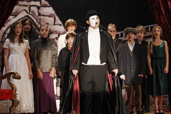 Photo Flash: MODERN FAMILY Does PHANTOM! Image
