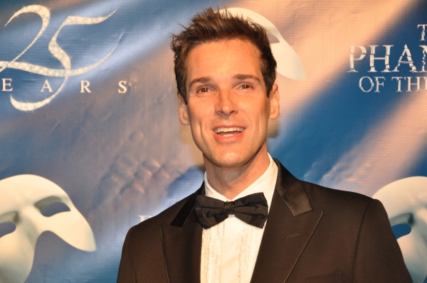 Hugh Panaro
 Photo