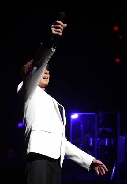 Photo Coverage: MANILOW ON BROADWAY's Opening Night Curtain Call and Encore! Image