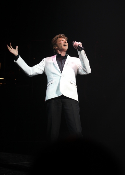 Photo Coverage: MANILOW ON BROADWAY's Opening Night Curtain Call and Encore! Image