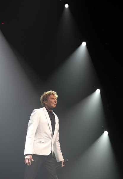 Photo Coverage: MANILOW ON BROADWAY's Opening Night Curtain Call and Encore! Image