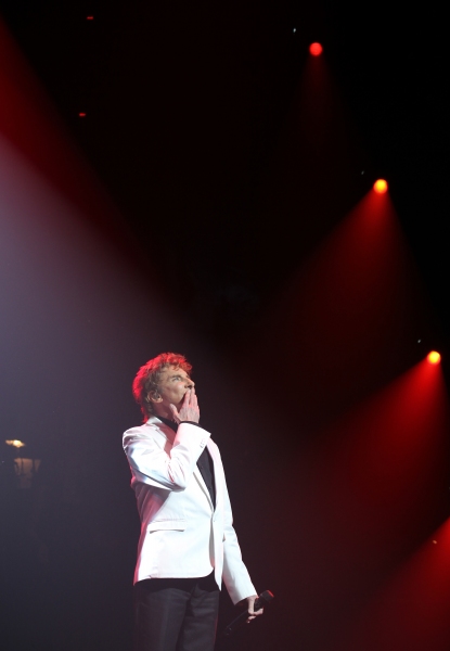 Photo Coverage: MANILOW ON BROADWAY's Opening Night Curtain Call and Encore! Image