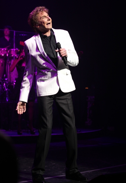 Photo Coverage: MANILOW ON BROADWAY's Opening Night Curtain Call and Encore! Image