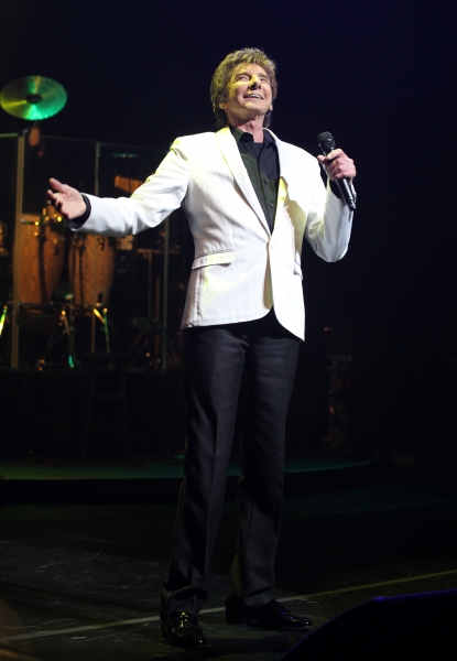 Photo Coverage: MANILOW ON BROADWAY's Opening Night Curtain Call and Encore! Image
