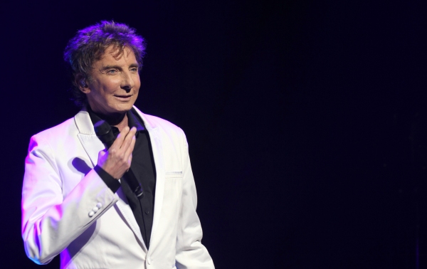 Photo Coverage: MANILOW ON BROADWAY's Opening Night Curtain Call and Encore! Image