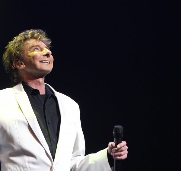 Photo Coverage: MANILOW ON BROADWAY's Opening Night Curtain Call and Encore! Image