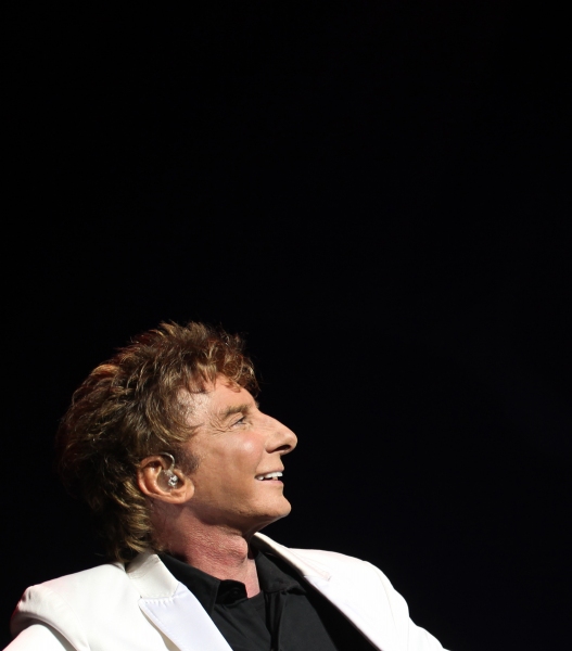 Photo Coverage: MANILOW ON BROADWAY's Opening Night Curtain Call and Encore! Image