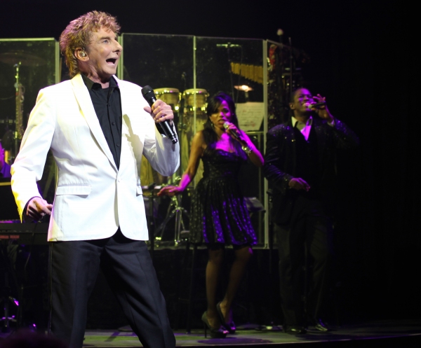 Photo Coverage: MANILOW ON BROADWAY's Opening Night Curtain Call and Encore! Image