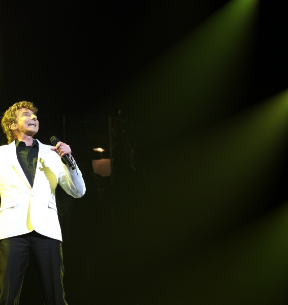 Photo Coverage: MANILOW ON BROADWAY's Opening Night Curtain Call and Encore! Image