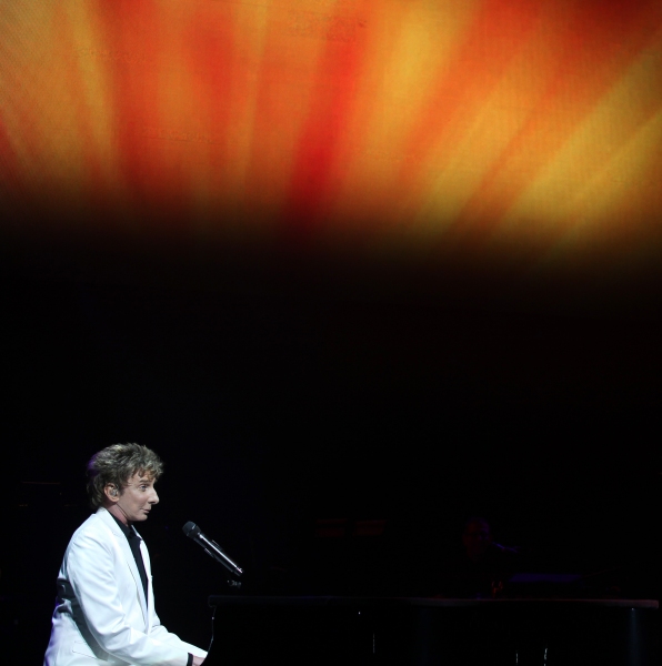 Photo Coverage: MANILOW ON BROADWAY's Opening Night Curtain Call and Encore! Image