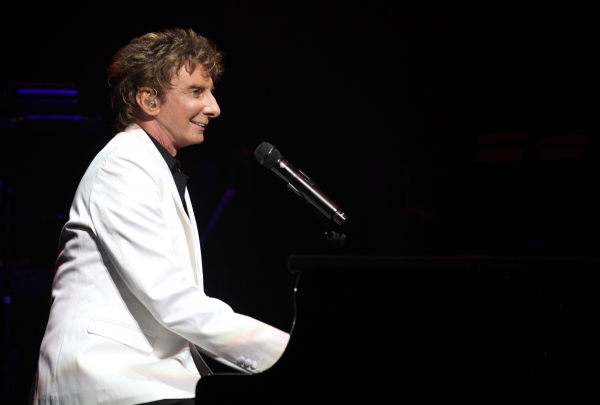 Photo Coverage: MANILOW ON BROADWAY's Opening Night Curtain Call and Encore! Image