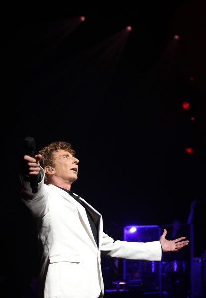 Photo Coverage: MANILOW ON BROADWAY's Opening Night Curtain Call and Encore! Image