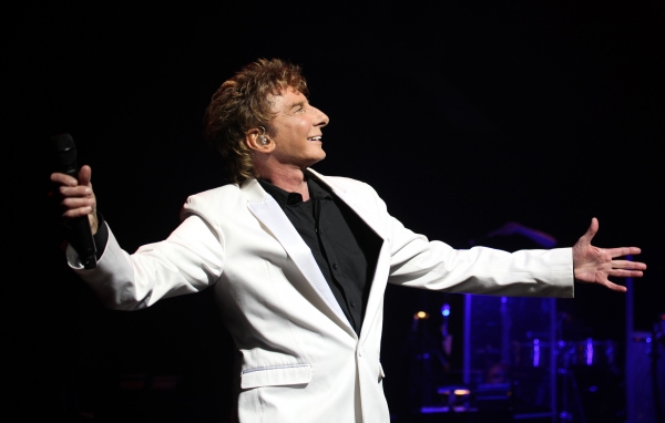 Photo Coverage: MANILOW ON BROADWAY's Opening Night Curtain Call and Encore! Image