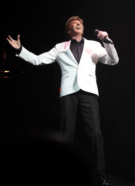 Photo Coverage: MANILOW ON BROADWAY's Opening Night Curtain Call and Encore! Image