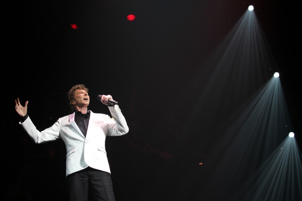 Photo Coverage: MANILOW ON BROADWAY's Opening Night Curtain Call and Encore! Image