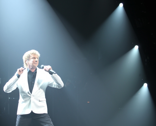 Photo Coverage: MANILOW ON BROADWAY's Opening Night Curtain Call and Encore! Image