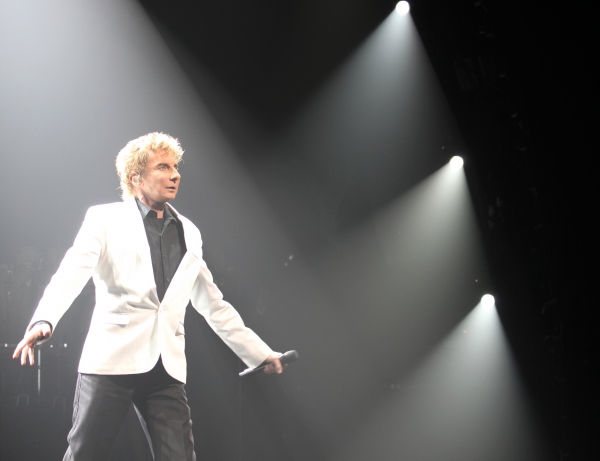 Photo Coverage: MANILOW ON BROADWAY's Opening Night Curtain Call and Encore! Image
