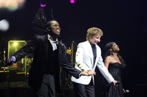 Photo Coverage: MANILOW ON BROADWAY's Opening Night Curtain Call and Encore! Image