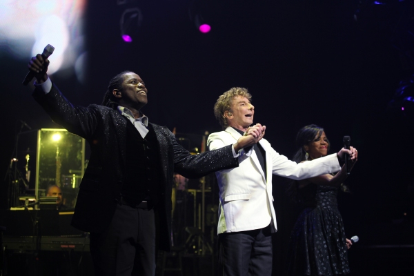 Photo Coverage: MANILOW ON BROADWAY's Opening Night Curtain Call and Encore! Image