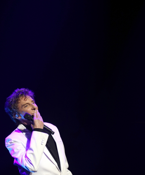 Photo Coverage: MANILOW ON BROADWAY's Opening Night Curtain Call and Encore! Image