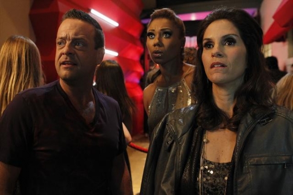 Photo Flash: THE NEIGHBORS' 'Mother Clubbers' Image