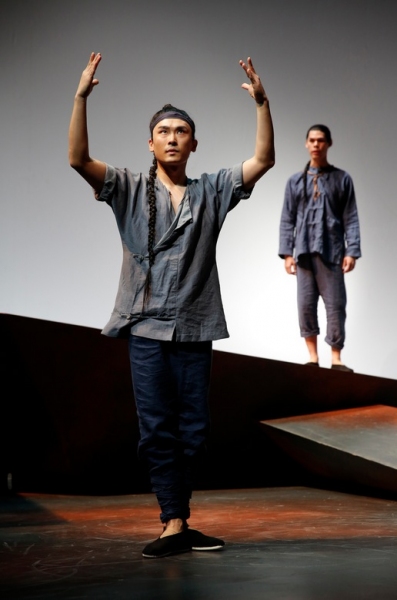 Photo Flash: First Look at Signature Theatre's THE DANCE AND THE RAILROAD Image