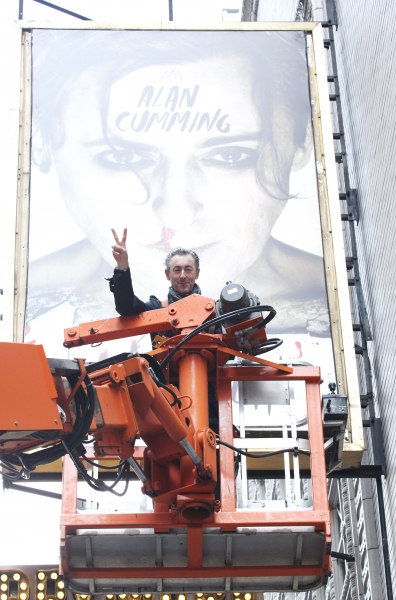 Photo Coverage:  Alan Cumming Helps Install MACBETH Marquee Image