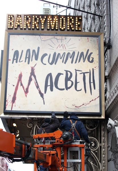 Photo Coverage:  Alan Cumming Helps Install MACBETH Marquee Image