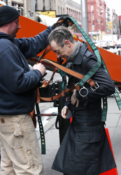 Photo Coverage:  Alan Cumming Helps Install MACBETH Marquee Image