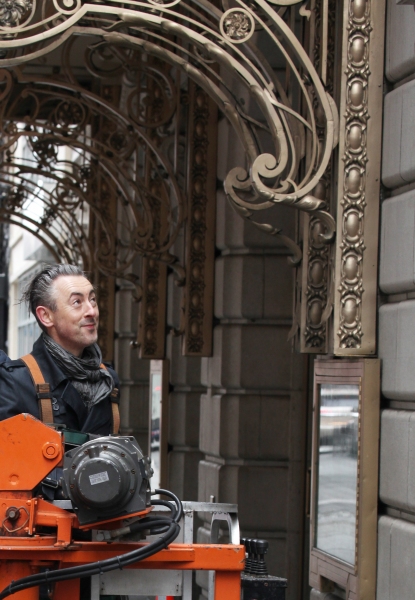 Photo Coverage:  Alan Cumming Helps Install MACBETH Marquee Image