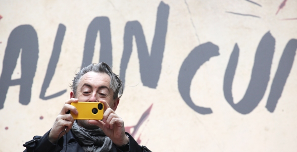 Photo Coverage:  Alan Cumming Helps Install MACBETH Marquee Image