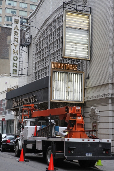 Photo Coverage:  Alan Cumming Helps Install MACBETH Marquee Image