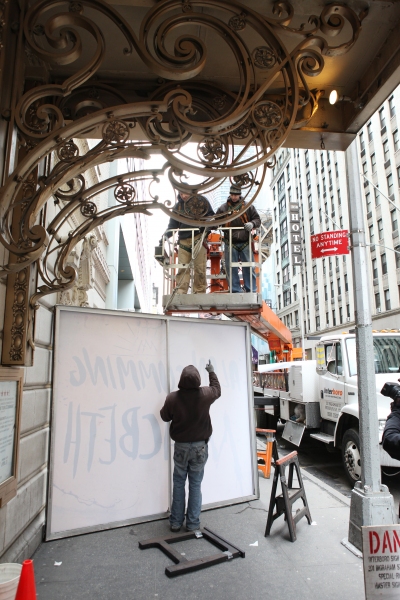 Photo Coverage:  Alan Cumming Helps Install MACBETH Marquee Image