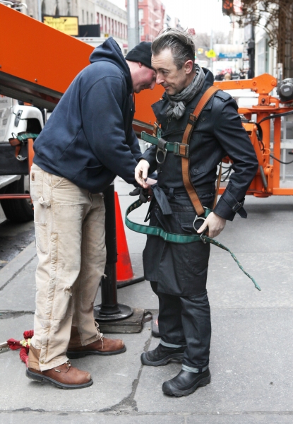 Photo Coverage:  Alan Cumming Helps Install MACBETH Marquee Image