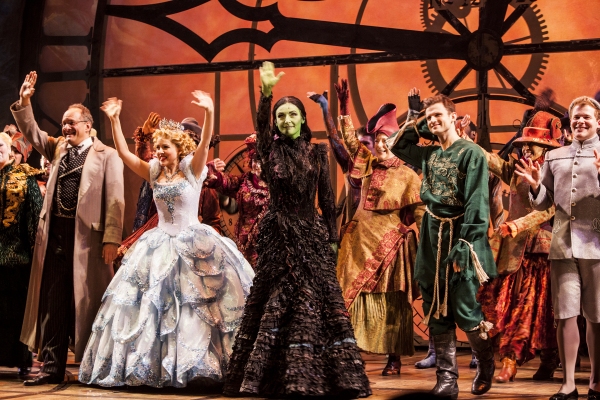 Willemijn Verkaik and the company of "Wicked" Photo