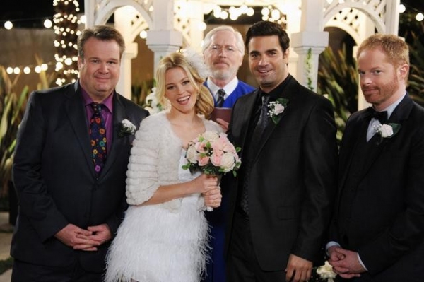 Photo Flash: MODERN FAMILY's 'Best Men' Image